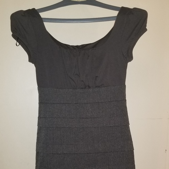 Iz Byer Dresses & Skirts - Juniors size5 brown fitted zip up business dress.